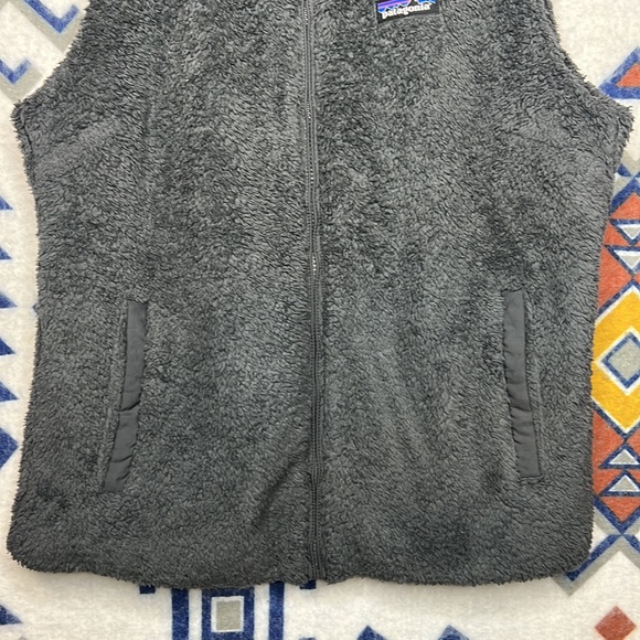 Patagonia Women’s Los Gatos Fleece Vest - Picture 3 of 9